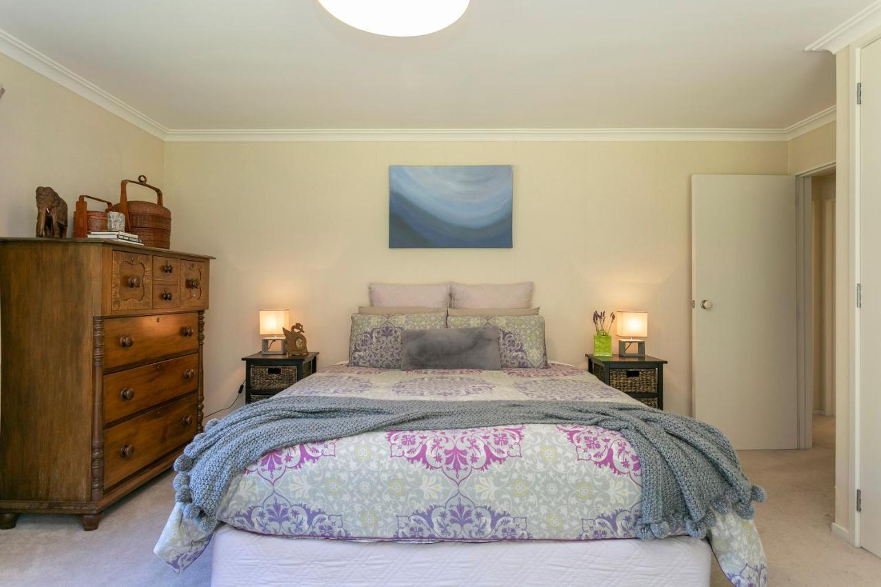 Lupin Lodge Bed & Breakfast Taupo Exterior photo